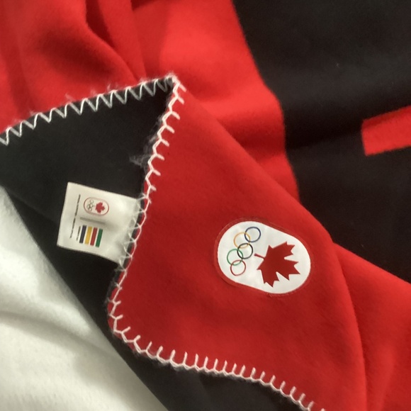 2014 Canadian Olympic ensemble - Picture 14 of 16